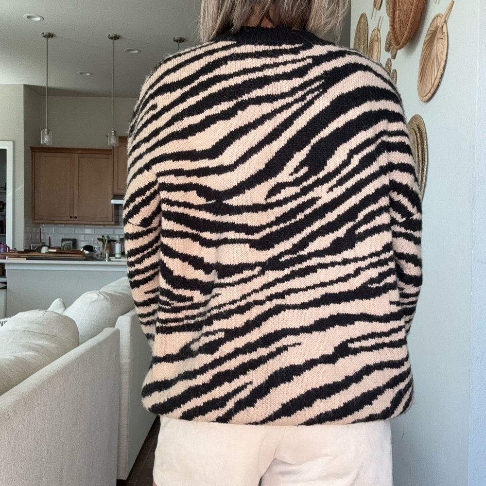 Sanctuary Animal-Print Sweater Size Medium - Picture 4 of 8